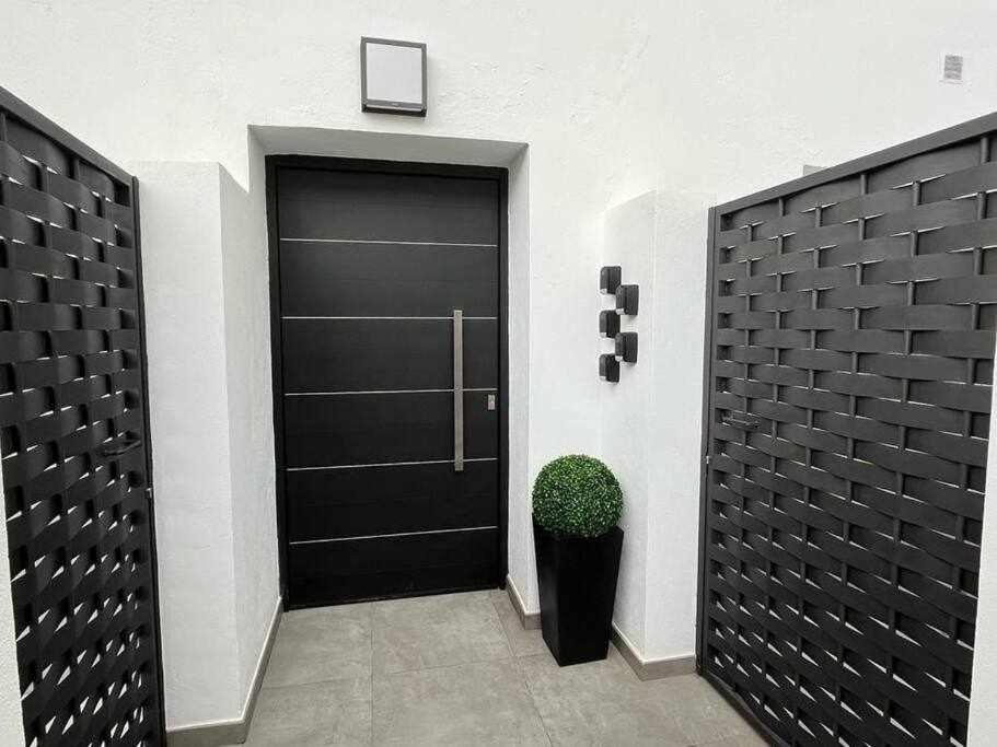 רונדה XX D Apartamentos Morales & Arnal מראה חיצוני תמונה